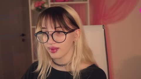 EVA NON NUDE online show from July 2026 04:46:02 PM