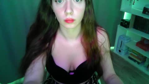 Snapshot of effie_balconii chatting on April 2026 10:53:01 AM effie_balconii online show from April 2026 10:53:01 AM