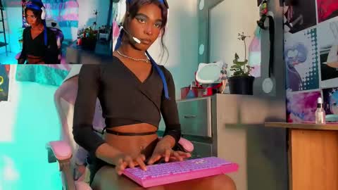 Snapshot of effy_marinn chatting on September 2025 01:01:01 PM effy_marinn online show from September 2025 01:01:01 PM