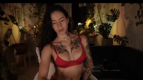 Effy online show from May 2026 01:56:01 AM