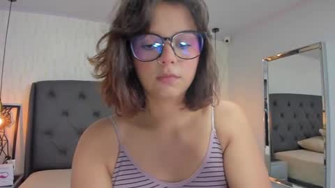  E F F Y  online show from February 2025 07:30:01 PM