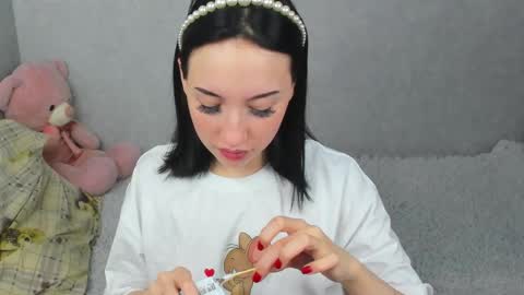 eileenmoores online show from December 2025 07:42:02 PM