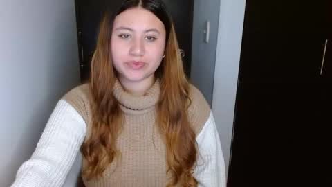 EIMY   MODEL INDEPENDENT online show from February 2025 04:42:02 AM