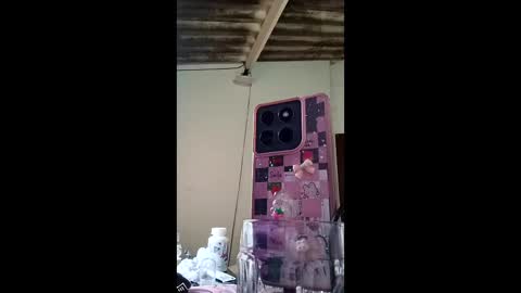 eimy_saenzz online show from April 2026 07:17:02 PM