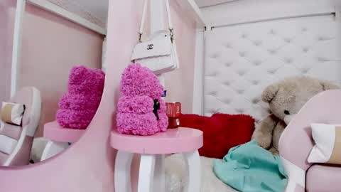 eimy online show from February 2026 12:49:01 PM