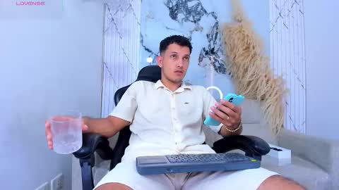 YG COUPLE online show from March 2026 08:01:02 PM