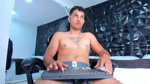 YG COUPLE online show from April 2026 09:56:01 PM