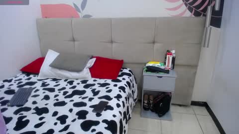 Eimyflorian online show from January 2025 12:13:01 PM