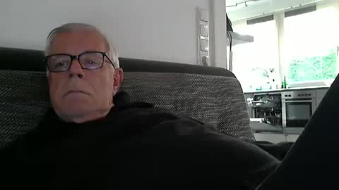 eisbaer1957 online show from October 2025 02:23:02 PM