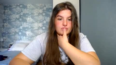 Snapshot of elanis_blair chatting on May 2026 03:06:01 PM Elanis online show from May 2026 03:06:01 PM