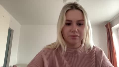 Snapshot of elaraluxxxe chatting on February 2025 12:03:02 PM elaraluxxxe online show from February 2025 12:03:02 PM