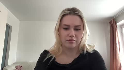 Snapshot of elaraluxxxe chatting on February 2025 10:22:01 AM elaraluxxxe online show from February 2025 10:22:01 AM