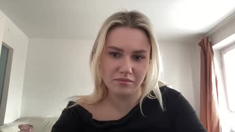 Snapshot of elaraluxxxe chatting on February 2025 01:27:01 PM elaraluxxxe online show from February 2025 01:27:01 PM