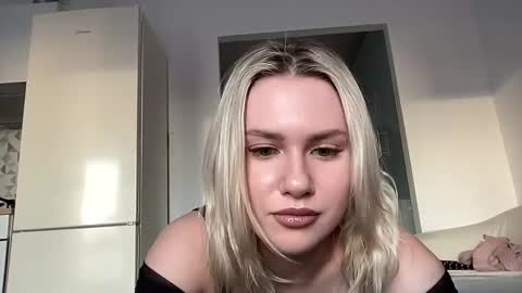 Snapshot of elaraluxxxe chatting on February 2025 02:08:01 PM elaraluxxxe online show from February 2025 02:08:01 PM
