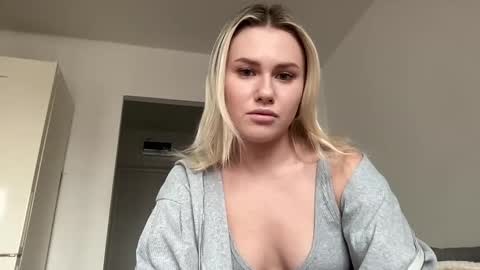 Snapshot of elaraluxxxe chatting on March 2025 01:12:01 PM elaraluxxxe online show from March 2025 01:12:01 PM