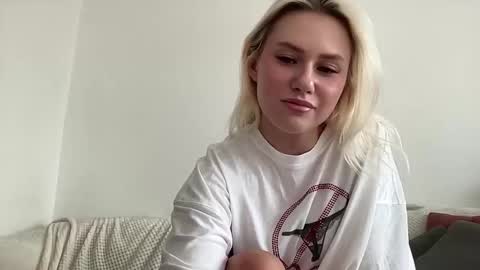 Snapshot of elaraluxxxe chatting on September 2025 11:01:01 AM elaraluxxxe online show from September 2025 11:01:01 AM