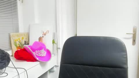 Snapshot of elararossy chatting on December 2025 06:25:02 PM elararossy online show from December 2025 06:25:02 PM