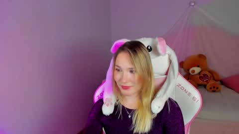 elaravoltage online show from April 2026 09:39:33 PM