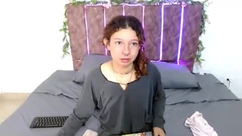 elarose723 online show from October 2025 02:16:02 PM