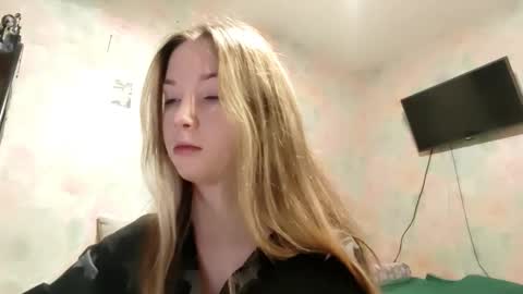 Snapshot of elaynecinco chatting on February 2026 01:20:02 AM MIa online show from February 2026 01:20:02 AM