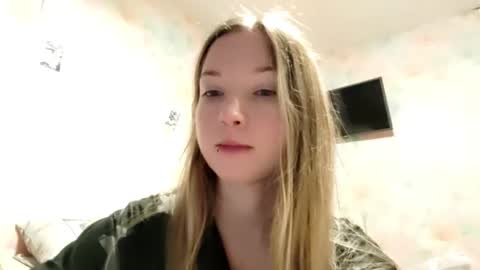 Snapshot of elaynecinco chatting on February 2026 01:44:02 PM MIa online show from February 2026 01:44:02 PM