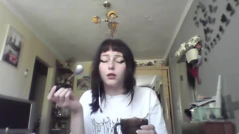 Snapshot of elaynetanton chatting on May 2026 01:07:01 PM Lia online show from May 2026 01:07:01 PM