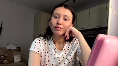 Snapshot of eleanorefrens chatting on June 2026 03:43:01 PM Alice online show from June 2026 03:43:01 PM