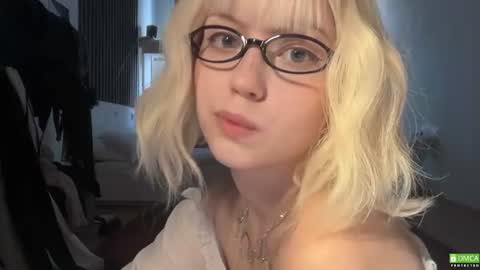 Snapshot of electric_woman chatting on July 2026 02:22:02 PM Aleksa online show from July 2026 02:22:02 PM