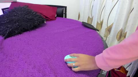 Snapshot of elena_and_derek chatting on December 2024 02:10:02 PM Elena Derek online show from December 2024 02:10:02 PM