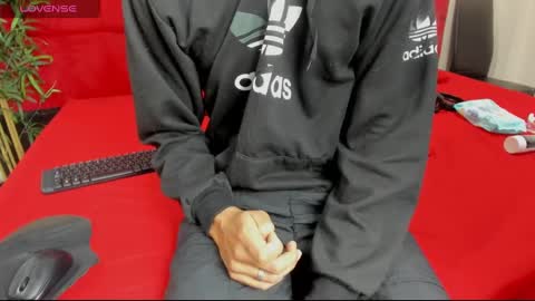 Snapshot of elena_and_derek chatting on January 2025 06:31:01 PM Elena Derek online show from January 2025 06:31:01 PM