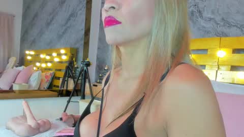 Elena online show from February 2025 07:10:02 PM