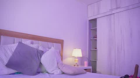 Elena online show from November 2025 07:26:02 PM