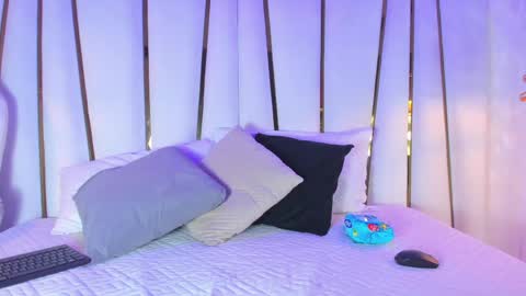 Snapshot of elena_mature chatting on May 2026 09:11:02 PM Elena online show from May 2026 09:11:02 PM
