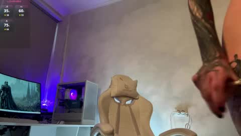 Snapshot of elenacastellani chatting on April 2026 03:06:01 PM Mia online show from April 2026 03:06:01 PM