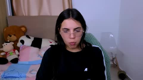 Snapshot of elenna_hotx chatting on December 2025 05:51:02 PM agnes online show from December 2025 05:51:02 PM