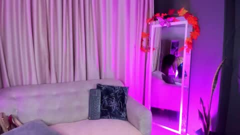 Eleonor online show from November 2025 08:53:01 PM