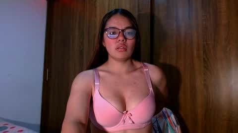 Snapshot of elettra_fiore chatting on October 2025 03:23:02 AM Elettra online show from October 2025 03:23:02 AM