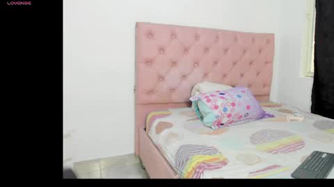 elettra_parisi19 online show from May 2026 02:04:01 PM