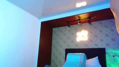 Elian online show from November 2025 09:48:02 PM