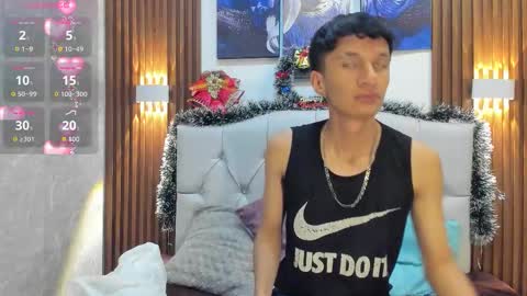 Elian Julian online show from November 2025 08:09:01 PM