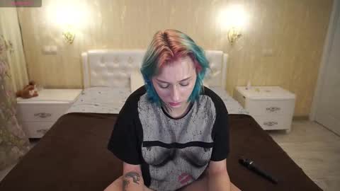 Luna online show from October 2025 09:02:01 PM