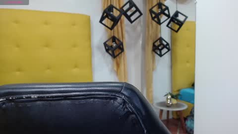 E L I A S online show from January 2025 04:30:02 AM