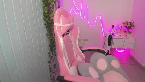 elieiza_xo online show from November 2025 09:21:01 AM