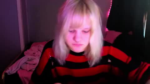 elieiza_xo online show from April 2026 10:03:02 AM