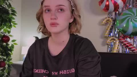 Ellie online show from December 2025 05:24:02 AM