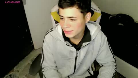 Snapshot of elii_797 chatting on October 2025 12:02:01 PM bby-santy online show from October 2025 12:02:01 PM