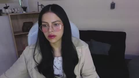 Eliie online show from November 2025 08:35:02 PM