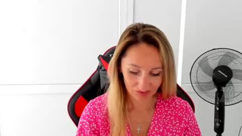 Milena online show from June 2026 06:43:02 AM