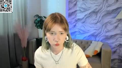 Snapshot of elira_vane chatting on June 2026 10:50:01 AM Elira Vane online show from June 2026 10:50:01 AM