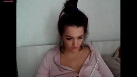 elisa_dove208 online show from October 2025 05:18:01 AM